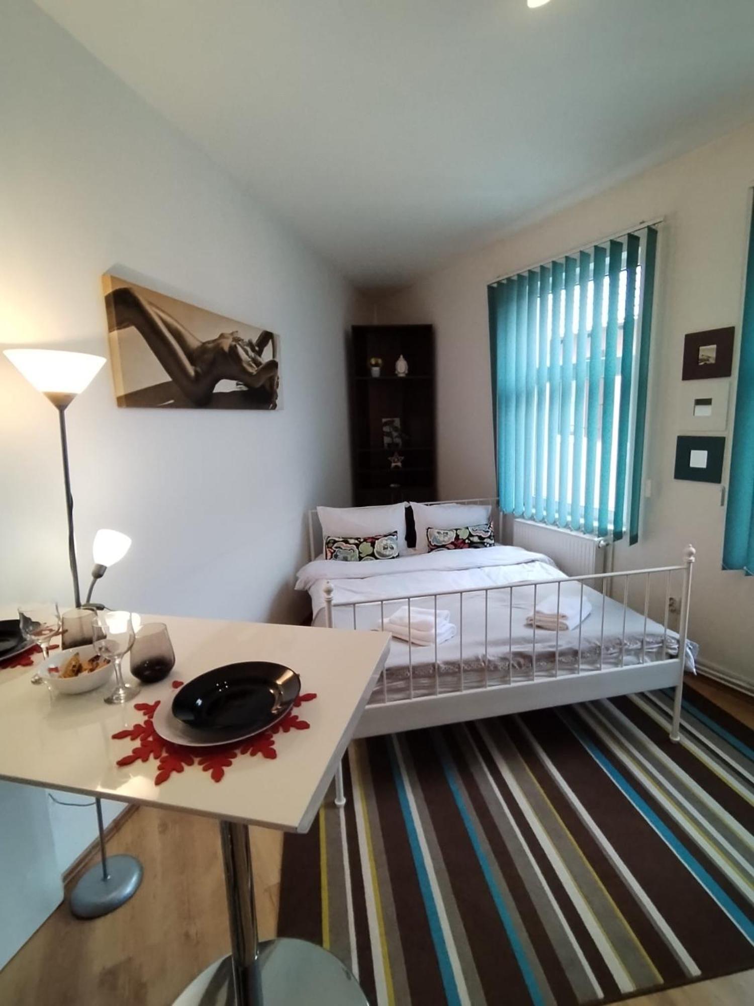 M&A Ana Central Studio Apartment Brasov Luaran gambar
